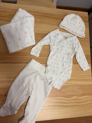 Tarta de pañales azul.