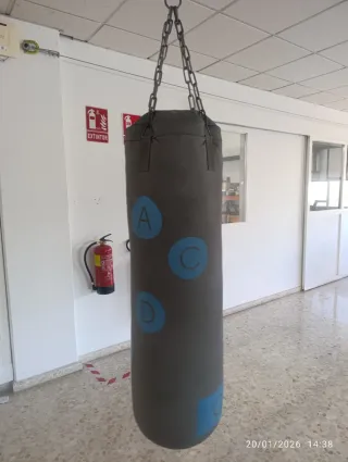 Saco de boxeo gris Decathlon Domyos