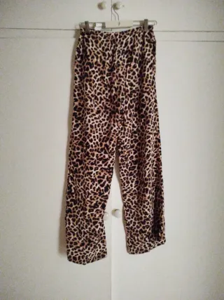 Pantalón estampado leopardo