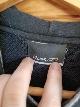 Sudadera Reebok Color Negro, Rojo y Blanco Talla L