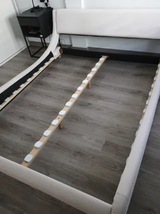 Estructura de cama polipiel blanca