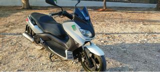 Yamaha XMAX 125cc Maxiscooter Automática
