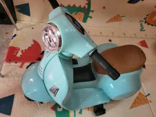 Moto de juguete Vespa Piaggio verde