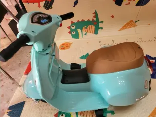 Moto de juguete Vespa Piaggio verde