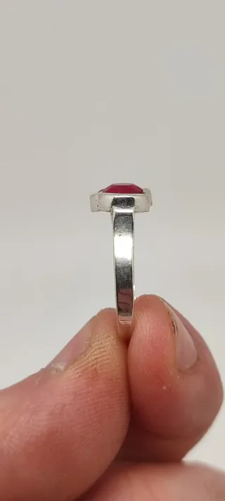 Anillo ajustable de plata y Rubí.