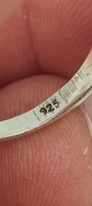 Anillo ajustable de plata y Rubí.