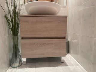 Mueble de baño de madera, para lavabos de pie.