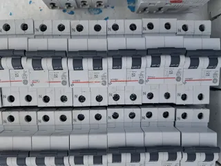 Lote material cuadro eléctrico PIA, diferencial...