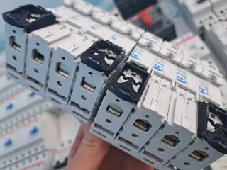 Lote material cuadro eléctrico PIA, diferencial...