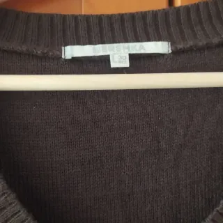 Jersey marrón cuello pico