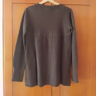 Jersey marrón cuello pico