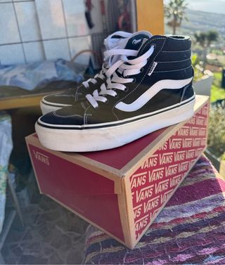 Vans Altas Negras y Blancas Talla 40
