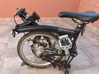 Bicicleta Plegable Brompton H3L Negra y bolso Tote