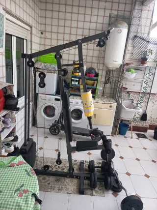 Máquina de gym multifunciones en casa