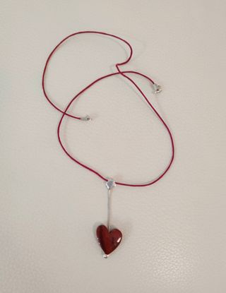Collar corazón plata y cordón rojo