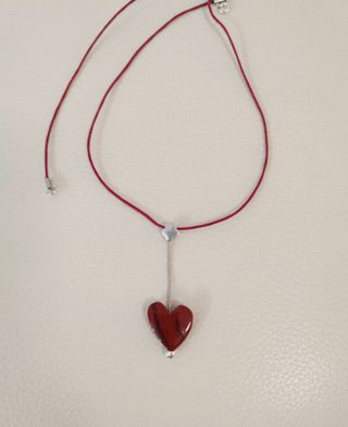 Collar corazón plata y cordón rojo