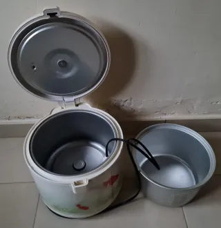 OLLA ARROCERA ELÉCTRICA. MARCA SHARP