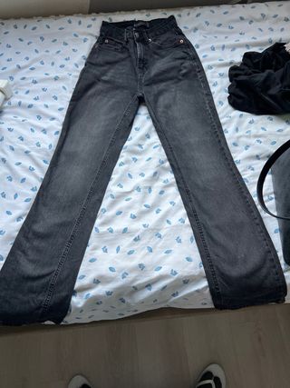 Pantalón Stradivarius gris oscuro