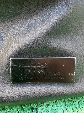 Riñonera negra de piel sintética