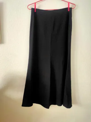 Falda larga negra