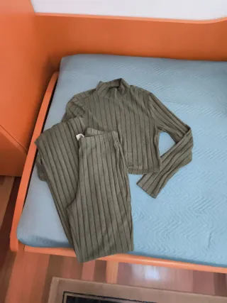 Conjunto de punto verde en canale de chica