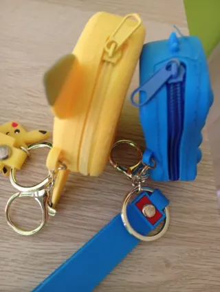 Monederos Pikachu y Huggy Wuggy
