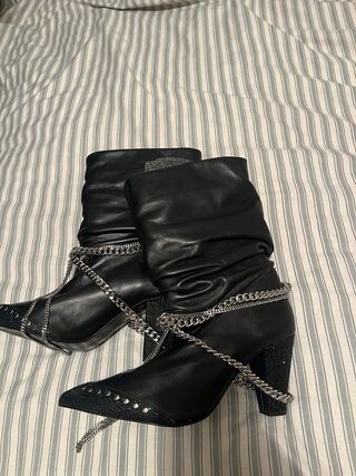Botas de tacón negras nuevas