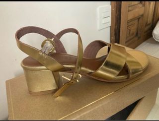 Sandalias doradas Apolina