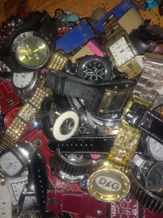 Lote de Relojes y Accesorios