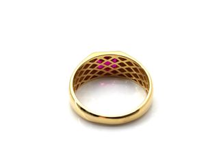 sello oro 18k con piedra con rubi