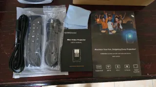 Proyector SCREENMAX Gris y Blanco