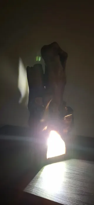 Lámpara artesanal de madera