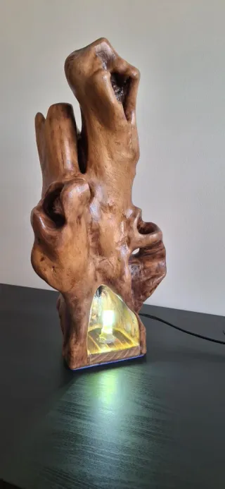 Lámpara artesanal de madera