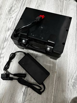 Silla de ruedas eléctrica negra