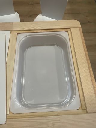 Mesa y sillas infantiles de madera