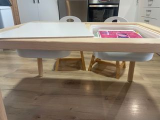Mesa y sillas infantiles de madera