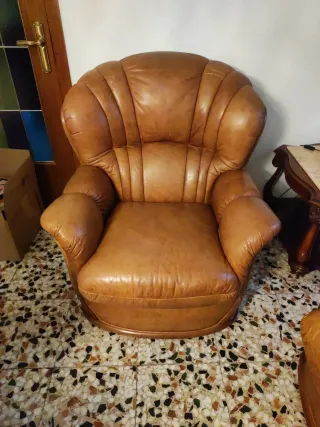 Sillón de piel marrón