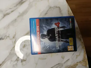 PS4 (PlayStation 4) Negra + 4 Juegos