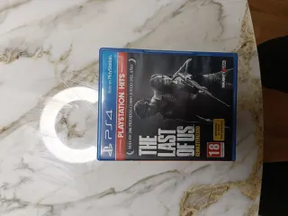 PS4 (PlayStation 4) Negra + 4 Juegos