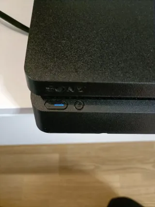 PS4 (PlayStation 4) Negra + 4 Juegos