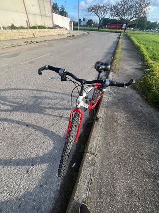Bicicleta Topbike Roja y Blanca