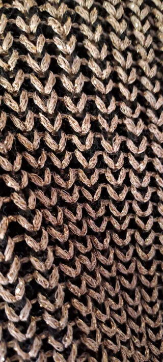 Jersey dorado y negro de punto