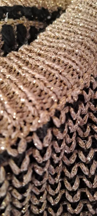 Jersey dorado y negro de punto