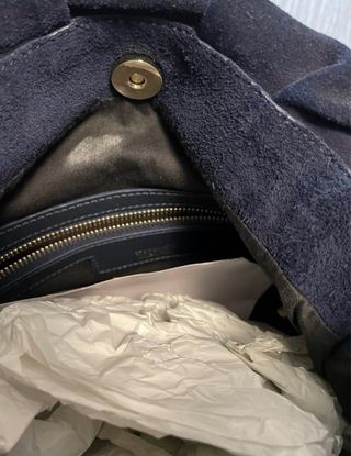 Bolso de piel con volante - Uterqüe