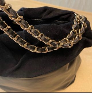 Bolso de piel con volante - Uterqüe