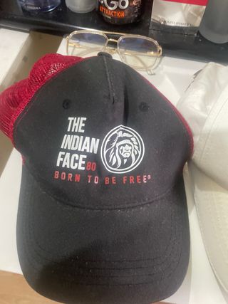 Lote de gorras variadas