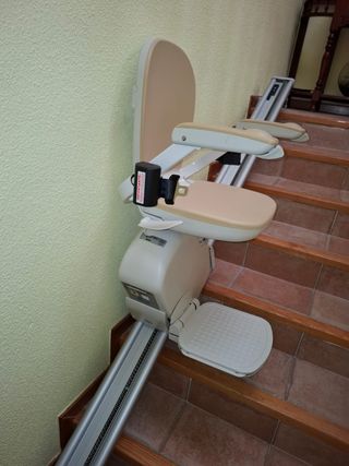 SILLAS SALVAESCALERAS EN PONFERRADA
