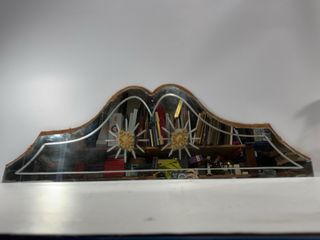 Espejo antiguo con adornos de bronce