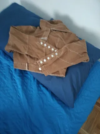 Vaqueros marrones con botones