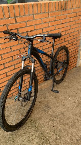 Bicicleta Rockrider Negra y Azul